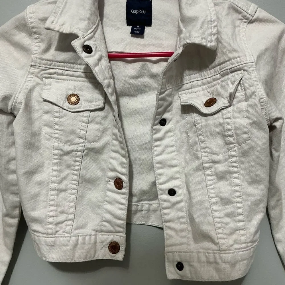 Gap kids white jean jacket. Great condition. Size M